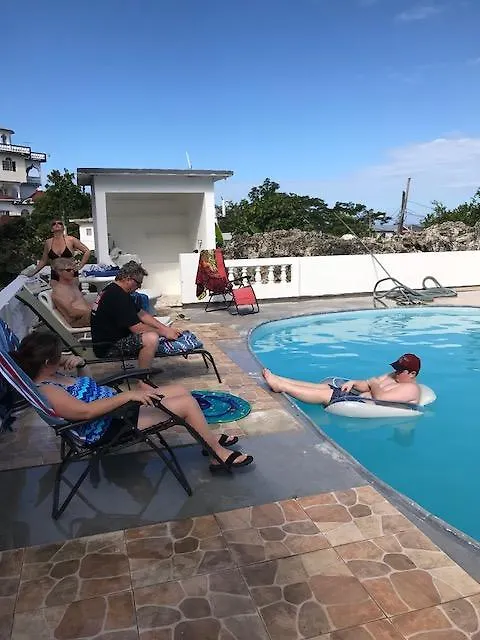 Tropical Breeze Villa Negril Gæstehus