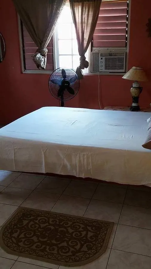 Guest house Tropical Breeze Villa Negril Jamaica
