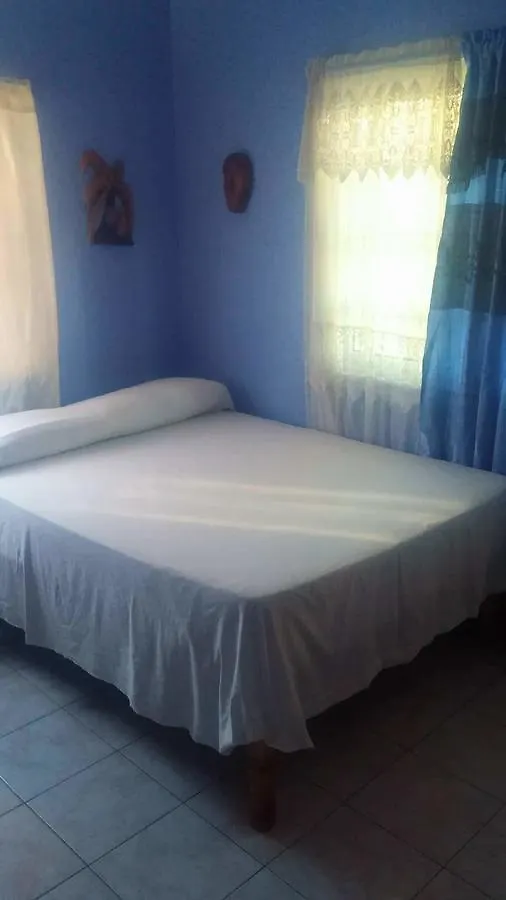 Guest house Tropical Breeze Villa Negril Jamaica