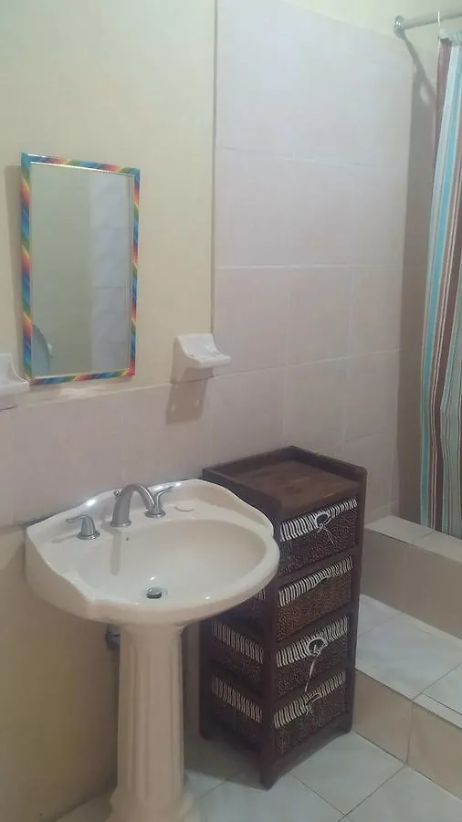 Tropical Breeze Villa Negril Guest house