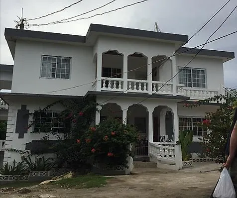 Tropical Breeze Villa Negril Guest house